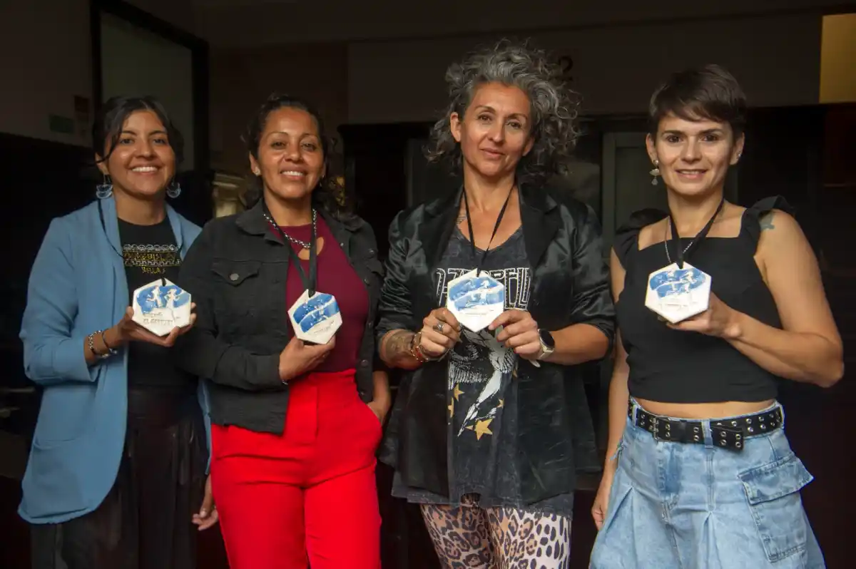 DE CERÁMICA. Así serán los finishers que recibirán los corredores que terminen el desafío.