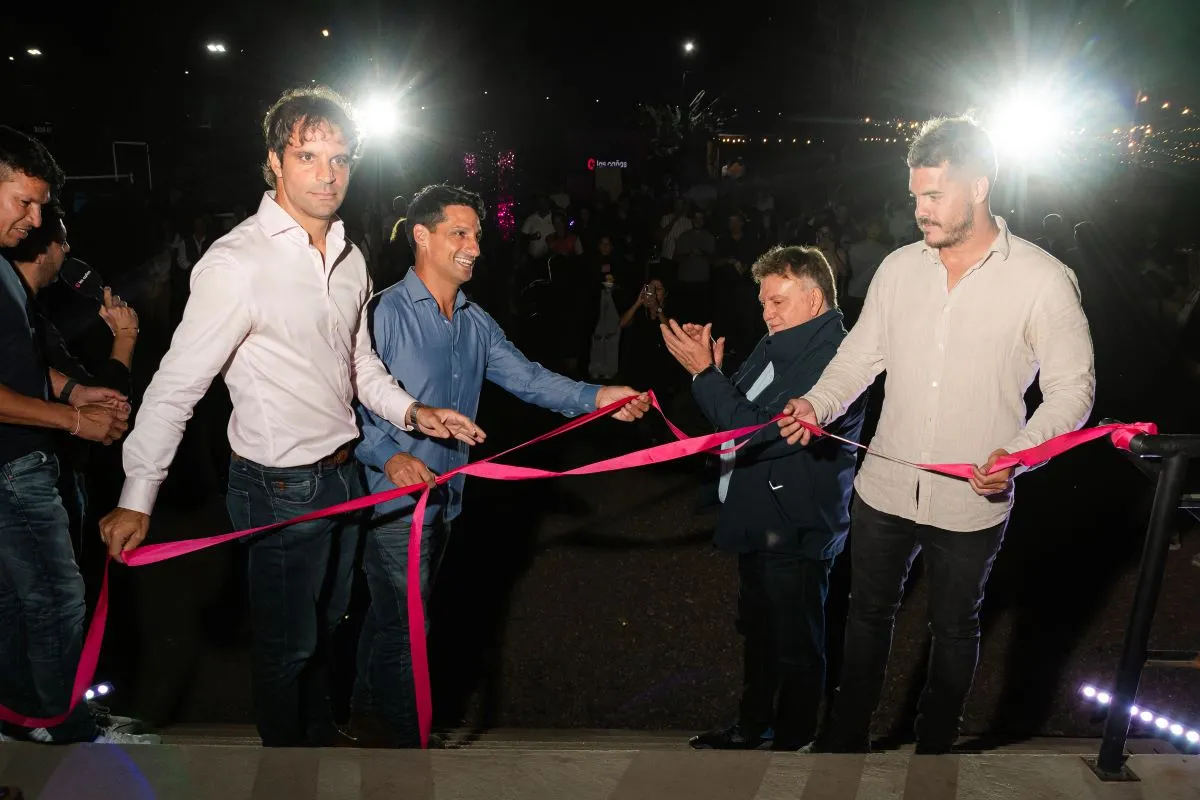 APOYO. El presidente del Ente Tucumán Turismo, Domingo Amaya (tercero en la foto), acompañó a los propietarios del emprendimiento.