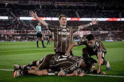 Platense dio el batacazo y eliminó al “Millonario” por penales