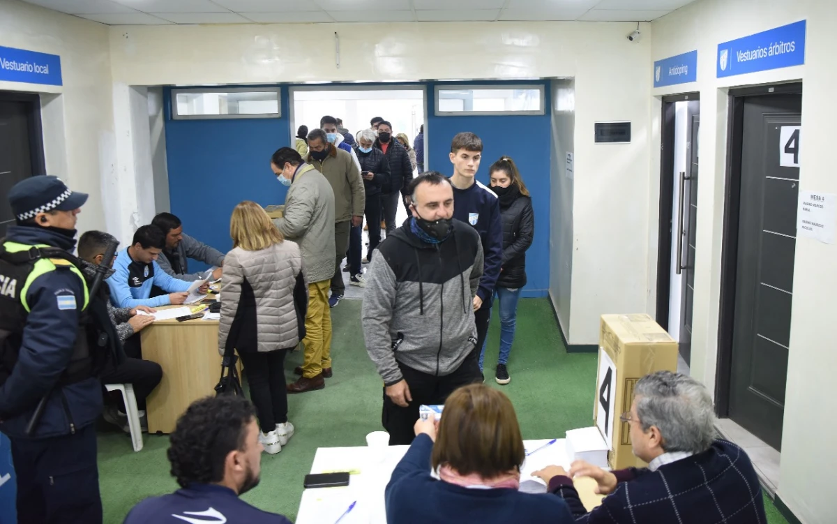 EN EL ESTADIO. Las elecciones del “Decano” se realizarán el 14 de junio, des de las 9, en el Monumental José Fierro.
