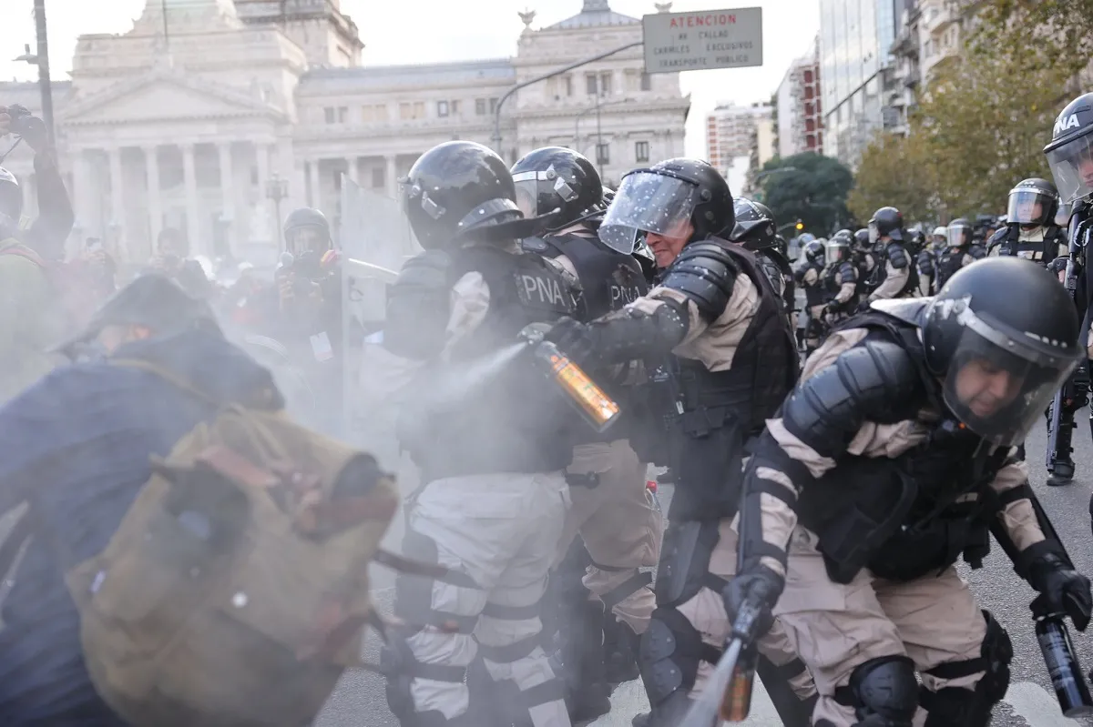 Represión en la marcha de jubilados: FOPEA repudia agresiones a periodistas y exige sanciones