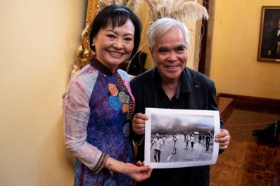 Retiran el crédito de autor de la foto “La niña de napalm”