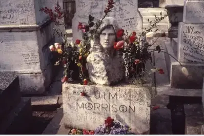 Misterio en el cementerio: encontraron el busto robado de la tumba de un famoso músico