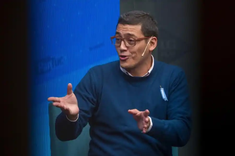 PACTO A FUTURO. “Hay que pensar en las próximas generaciones”, dijo De Rosa. El titular de Meta Tucumán pidió el compromiso del Estado provincial.