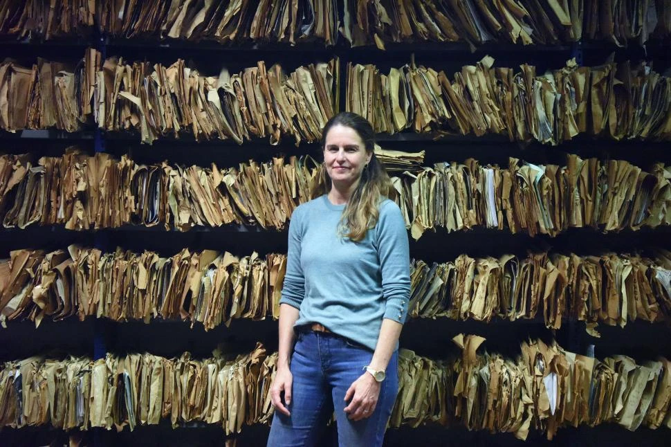 EN LA GACETA. Pite recogió valiosos datos en el Archivo del diario.  la gaceta  / foto de analía jaramillo