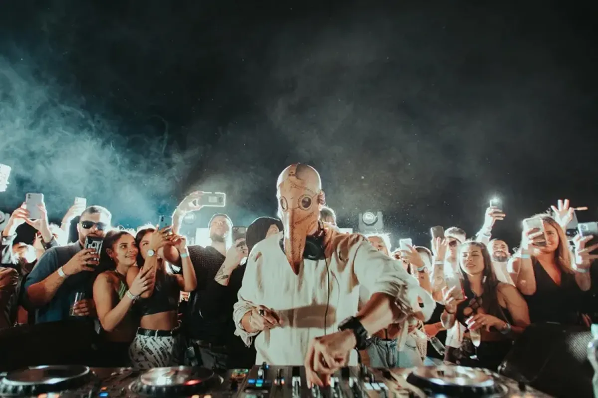 DJ PORTUGUÉS. Hozho en uno de sus shows de melodark. / CAPTURA DE PANTALLA