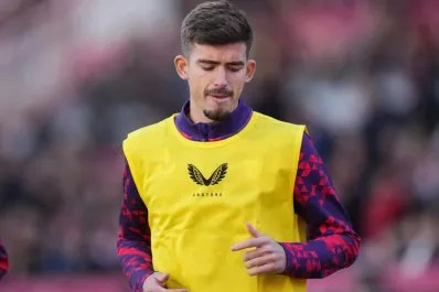 Escándalo en la Liga española: investigan a un jugador del Sevilla por apuestas en sus propias amonestaciones