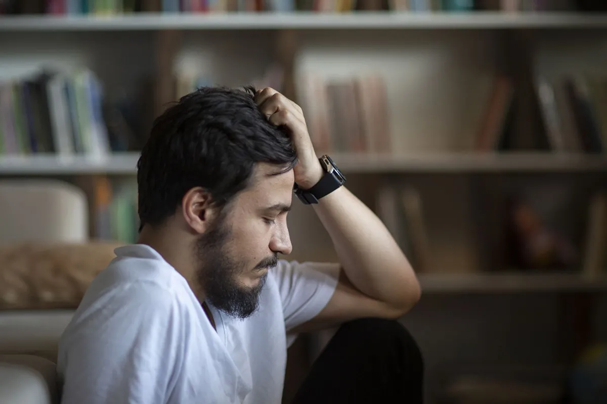 Las personas inteligentes son más propensas a cometer errores.