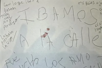 Difunden una foto de la carta que dejó la mujer que habría asesinado a su familia en Villa Crespo