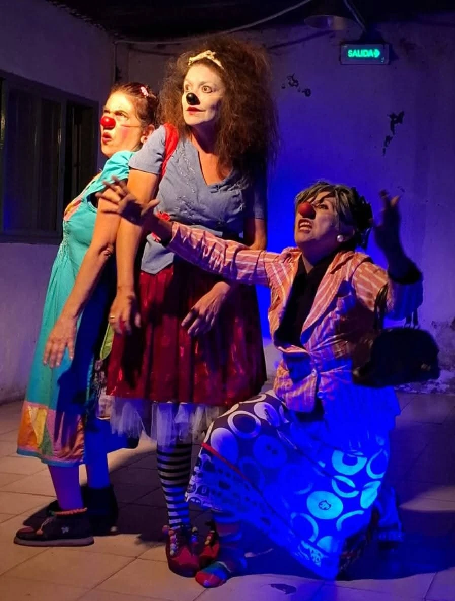 REBELDES. En “450”, tres clowns van a gestionar su jubilación ilusionadas en disfrutar la vejez con dignidad.