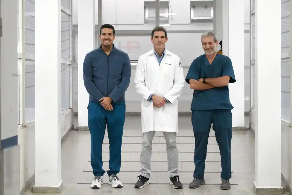 MÉDICOS ENCARGADOS. De izquierda a derecha: Ricardo Rua, Álvaro Campero y Juan Conrado Rivadeneira.