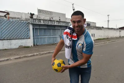 Se formó en Natación y Gimnasia, fue convocado por Los Pumitas y ahora juega la Liga Tucumana para Atlético Concepción