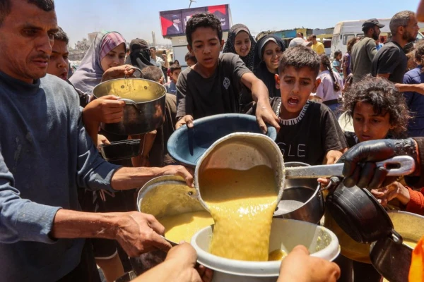 El hambre impulsa saqueos en Gaza