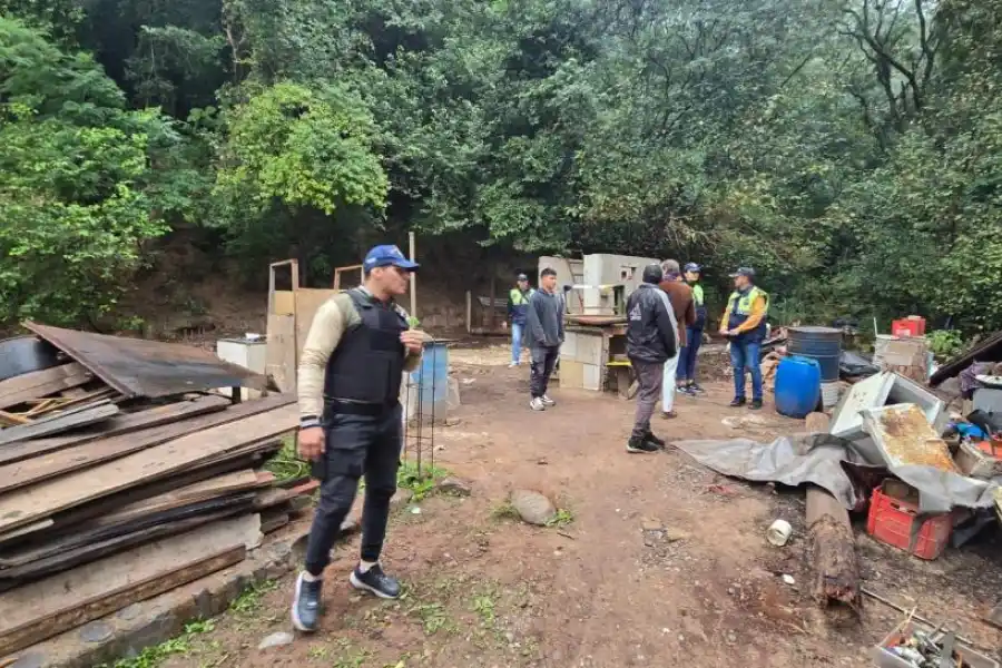 RECUPERADO. El predio tomado que está al frente de los merenderos en El Cadillal ya están en poder del Ente Tucumán Turismo.