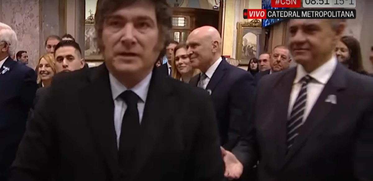 Macri quedó con la mano tendida. CAPUTRA DE VIDEO