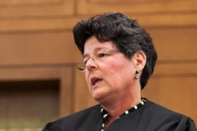 Una jueza frenó hasta el martes el caso de Harvard