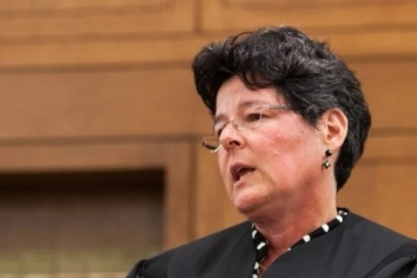 Una jueza frenó hasta el martes el caso de Harvard