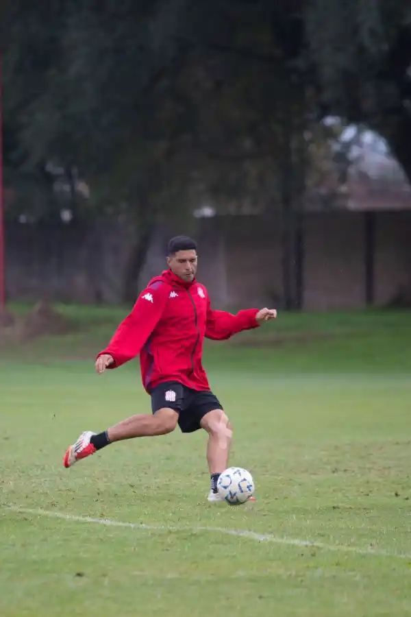 AFINA LA PUNTERÍA. El “9” se mostró muy activo durante las últimas prácticas.