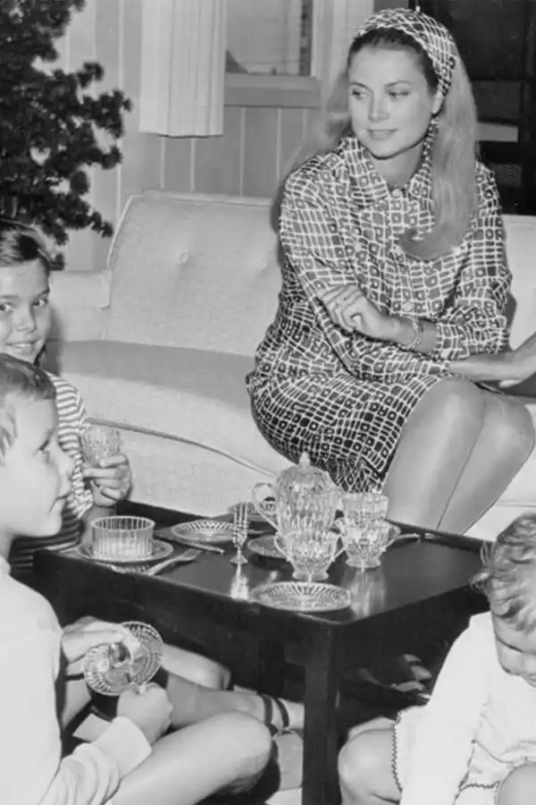 Grace Kelly junto a sus tres hijos.