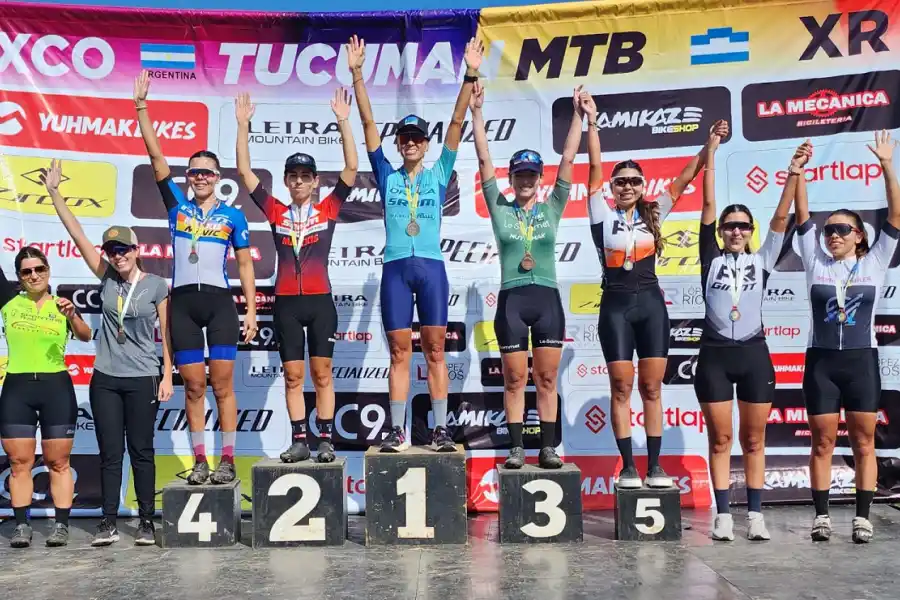 DAMAS. La jujeña Agustina Apaza se subió a lo más alto del podio en la categoría principal para las mujeres.