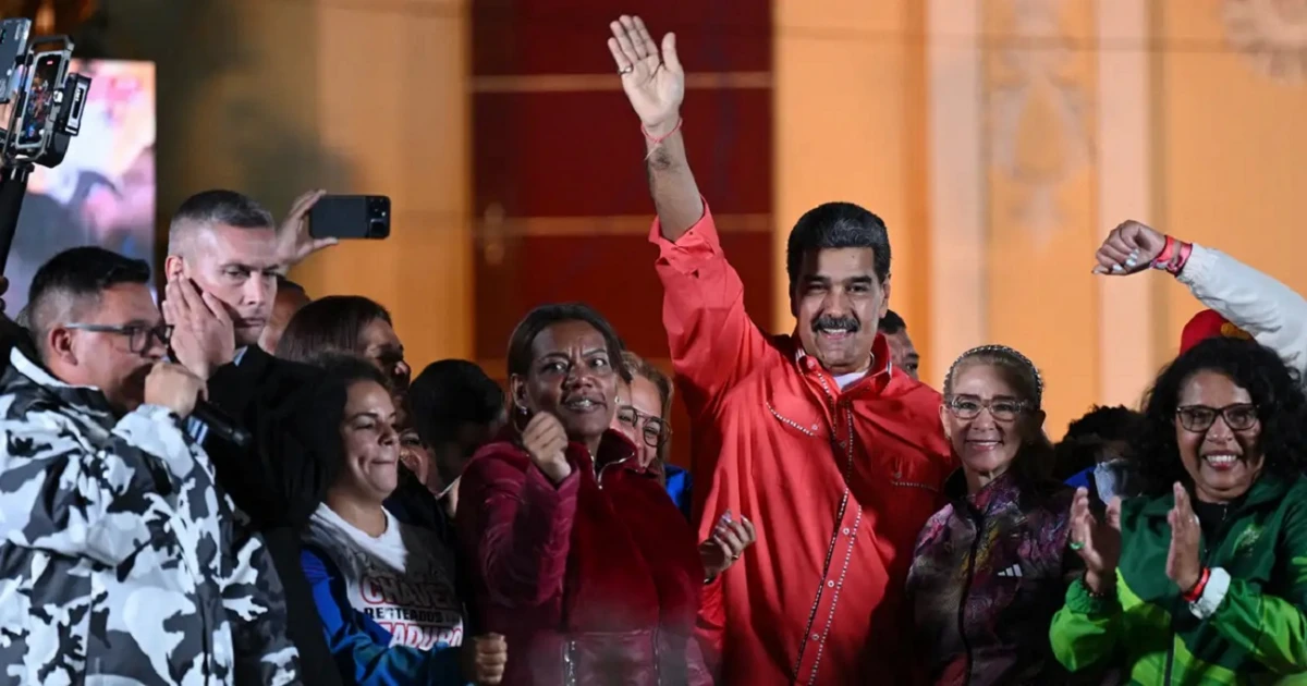 FESTEJOS. Maduro habló ante sus seguirores en la plaza Bolívar, en Caracas, la noche de la votación. 