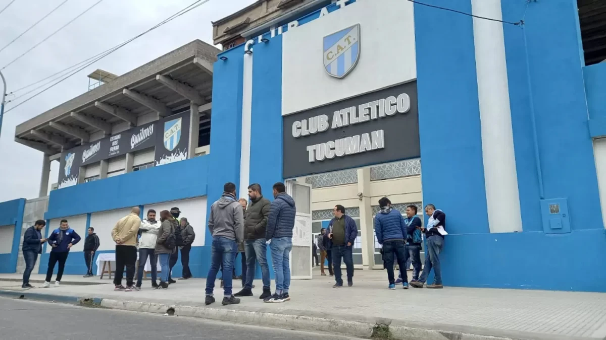 EN EL ESTADIO. Las votaciones en Atlético se realizarán en el Monumental José Fierro.