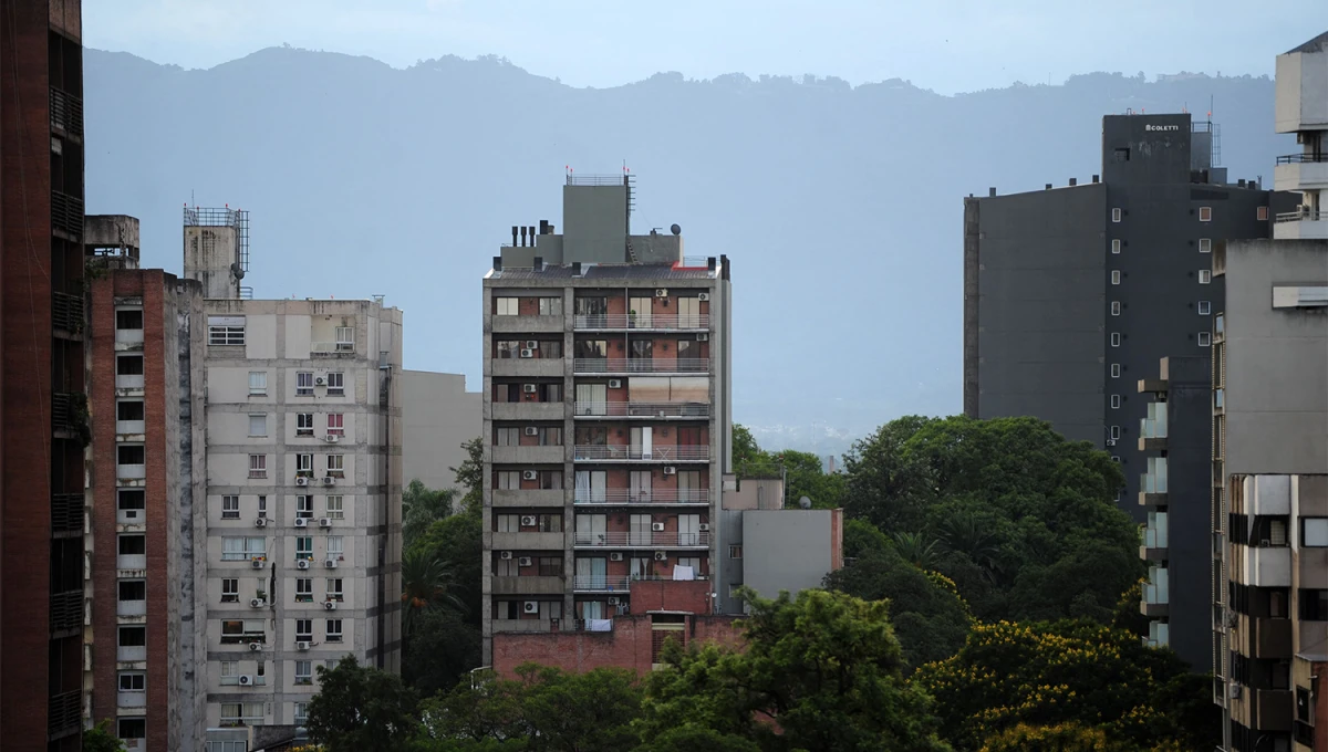 TARDE DESPEJADA. La alta nubosidad de la mañana se disipará durante la siesta tucumana. 