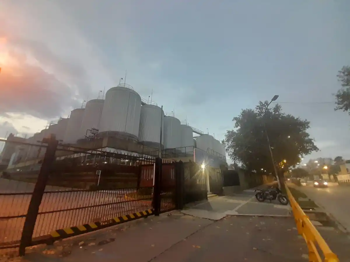 Cervezas, goles y destierro: la historia que conecta a Quilmes con Tucumán