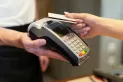 La morosidad en tarjetas de crédito y préstamos personales alcanzó máximos en abril: preocupación por el endeudamiento familiar
