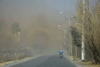 Avanza sobre Argentina una alerta meteorológica por vientos de hasta 100 kilómetros por hora