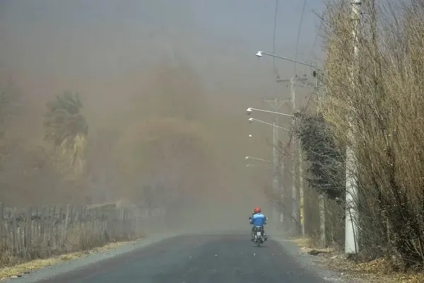 Avanza sobre Argentina una alerta meteorológica por vientos de hasta 100 kilómetros por hora