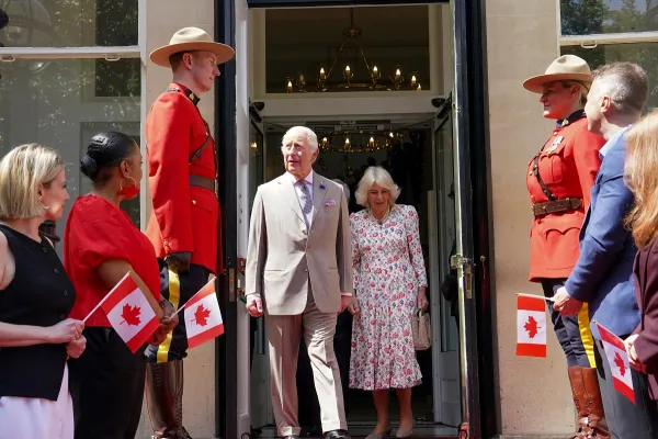 El rey británico sale en auxilio de Canada