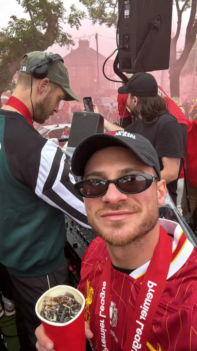 Así mostró los festejos Alexis Mac Allister antes de que cientos de personas fueran atropelladas en Liverpool