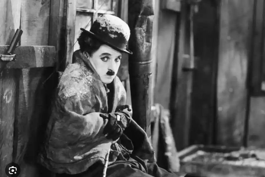 MENSAJE. La película “enseña” que la material no es la única riqueza.