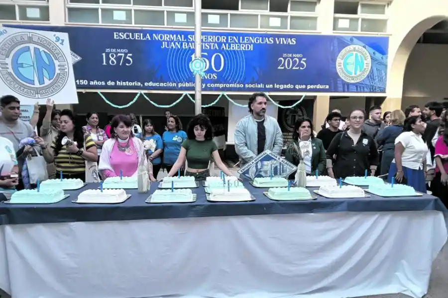 PASTELES. Hubo un total de 15 tortas para esta feliz celebración.