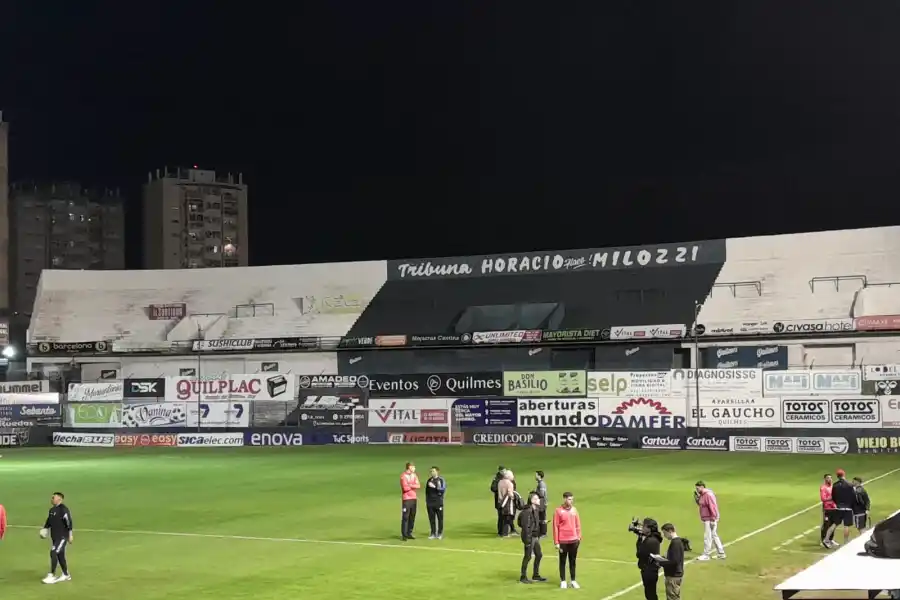 Cervezas, goles y destierro: la historia que conecta a Quilmes con Tucumán