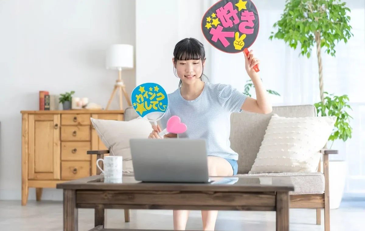 DEL FAN AL INVERSOR. El modelo japonés de fanatismo que mueve millones ya se exportó a España y a Estados Unidos. / PIXTA