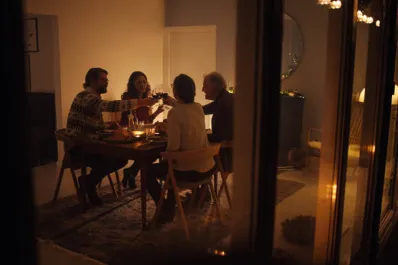 Adoptar esta costumbre danesa en la cena puede ayudarte a dormir mejor