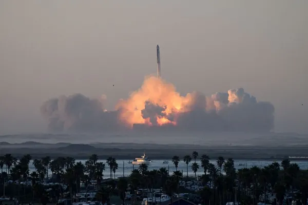 Después de dos feroces explosiones, SpaceX lanzará hoy su masiva nave espacial