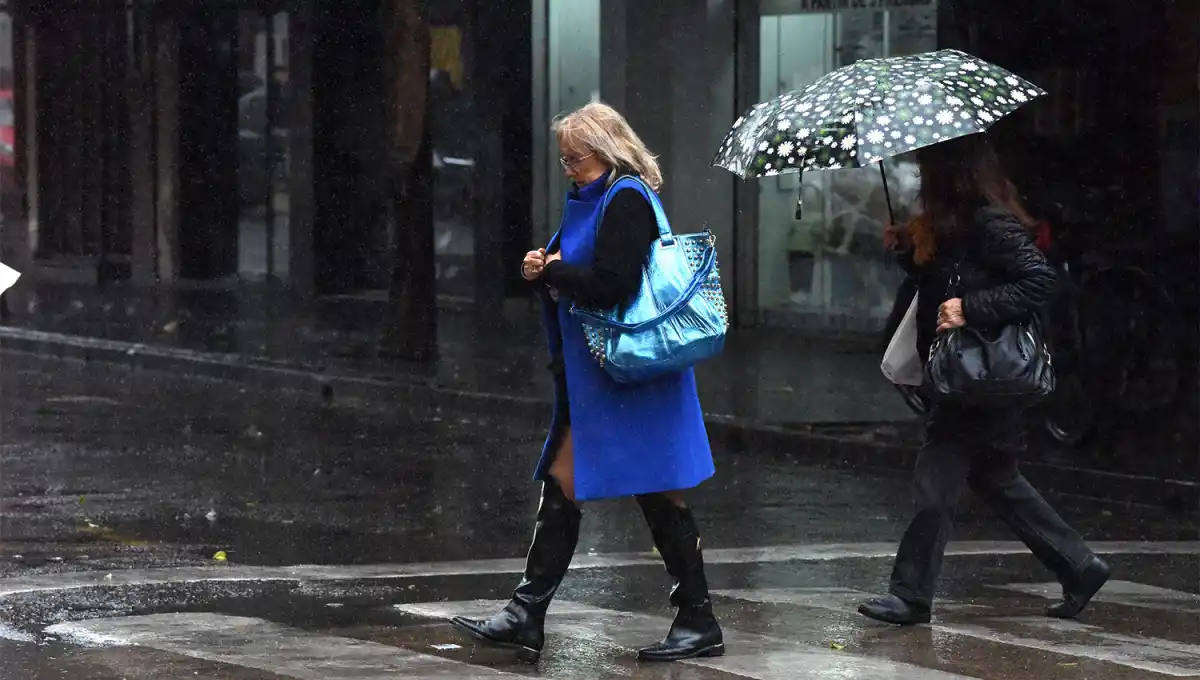 El tiempo en Tucumán: el frío y la tenue lluvia llegaron a mediodía