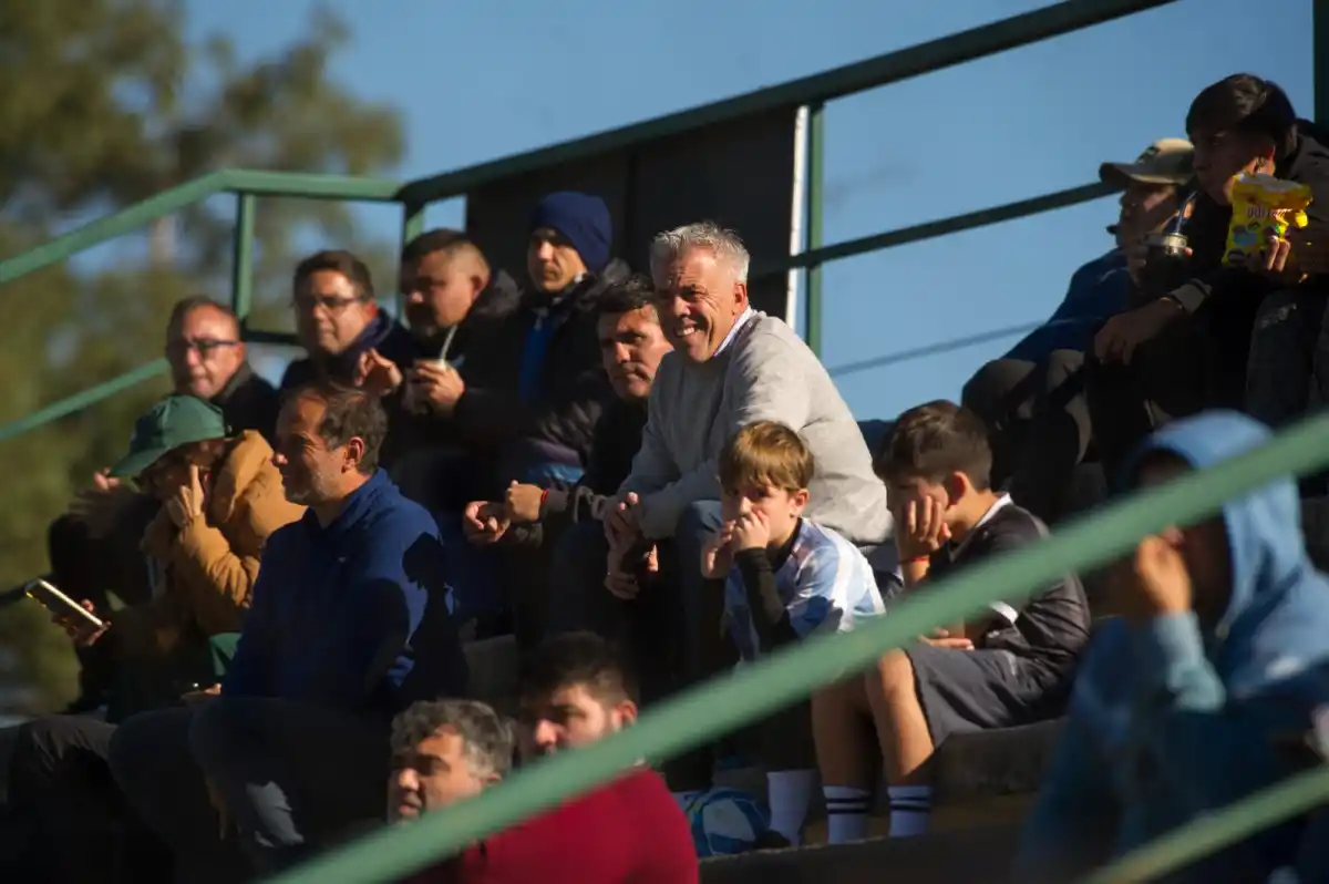 Lucas Pusineri vio el partido acompañado por Gemio y Longo.