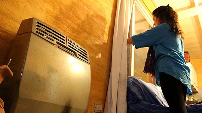 CALEFACCIÓN. Con la llegada del frío hay que tener cuidado al cerrar las ventanas y prender la estufa.