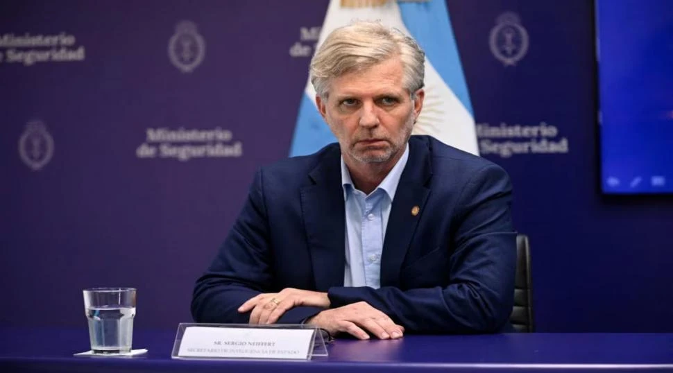 Polémica por el nuevo plan de acción de la SIDE que emana un tufillo a gobierno totalitario