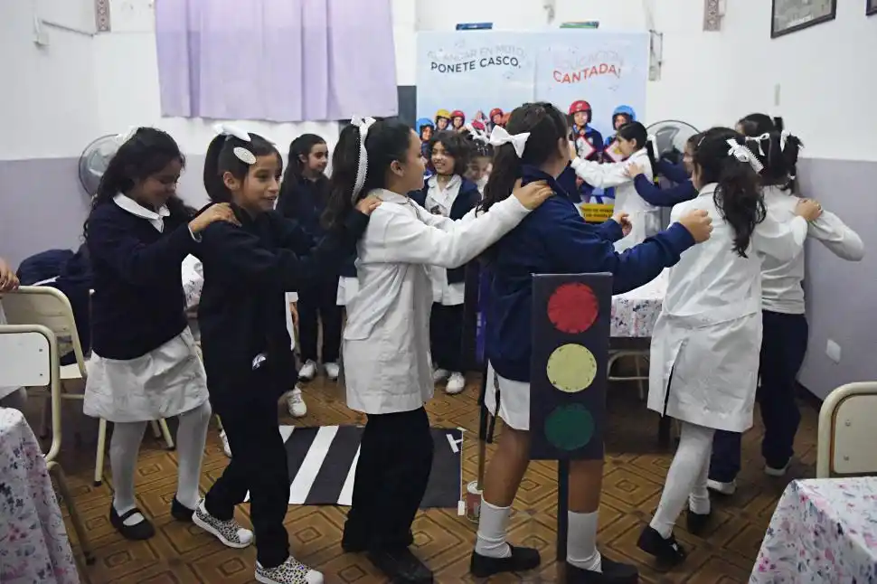 SEMÁFORO. La seguridad vial es central en el taller que sigue activo.
