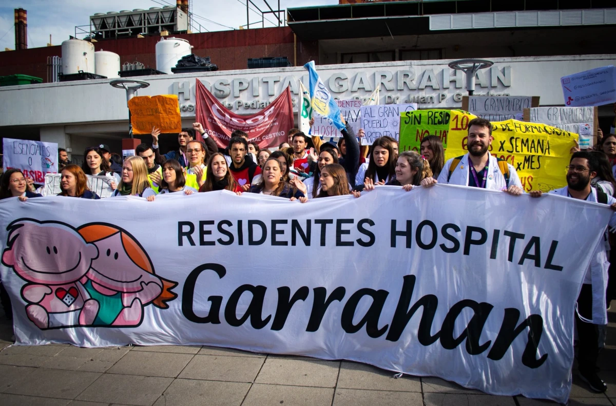 Reclamos de médicos residentes. FOTO X @arg_humana