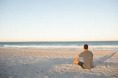 Descubrí por qué caminar en la playa, mirar el horizonte y escuchar las olas puede cambiar tu estado mental