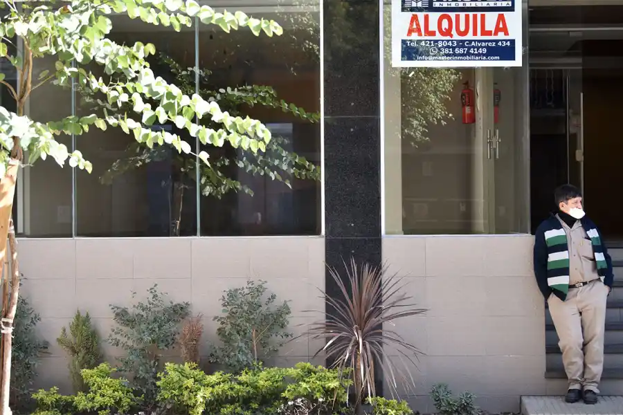 RENOVACIONES. Algunos contratos, firmados hace tres años, podrían tambien beneficiarse ahora con la baja de la inflación.