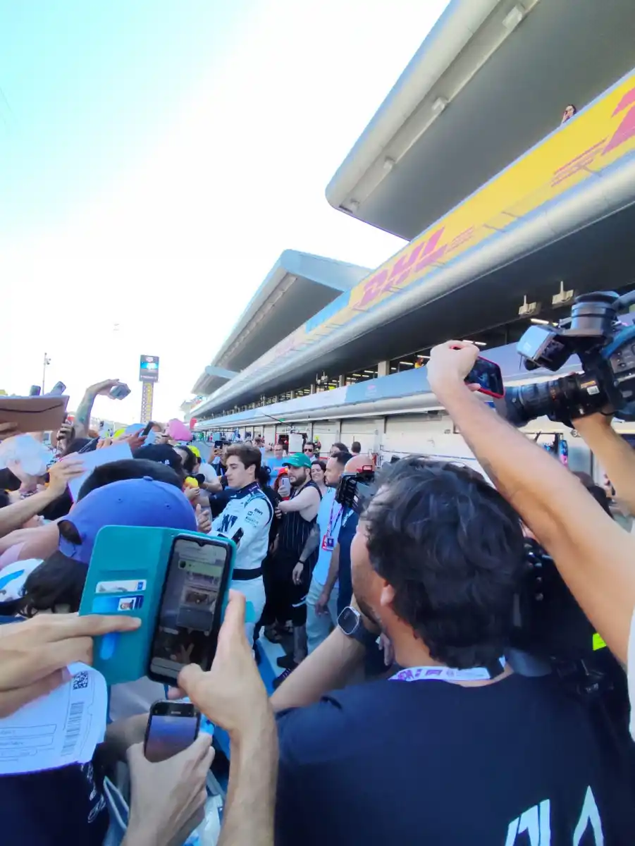 Colapinto recibió un regalo bien argentino de un fan que vive en Barcelona ¿qué dijo?