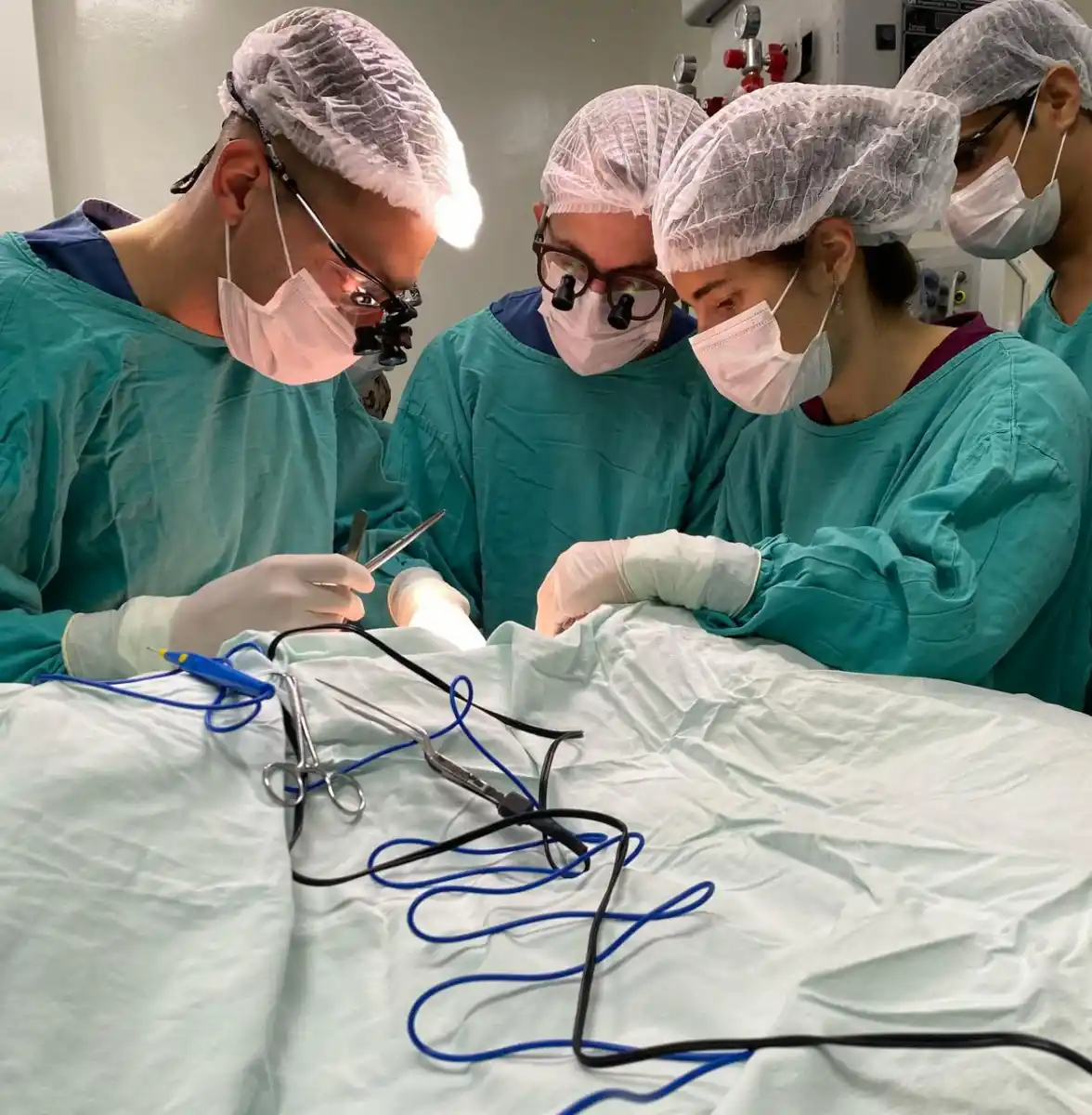 El jugador de Los Tarcos que combina guardias médicas con partidos de hockey