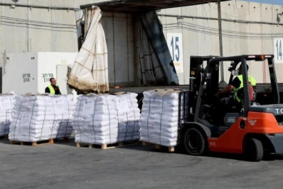 A punta de fusil, saquean insumos médicos en Gaza